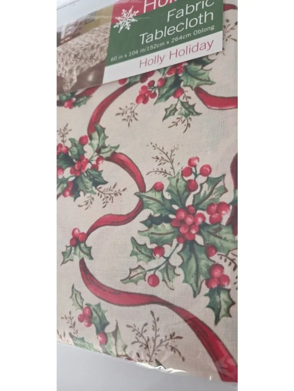 NEW Town & Country Christmas Holly Berry Oblong Tablecloth 60x84 Polyester